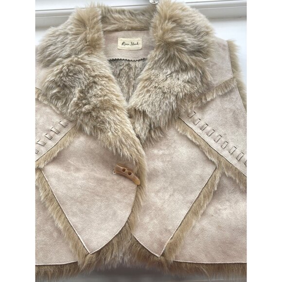 River island fur lined NEW vest outdoors  size US size 12 beige - Picture 3 of 11